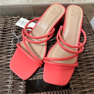Women’s size 8 coral sandals NWT